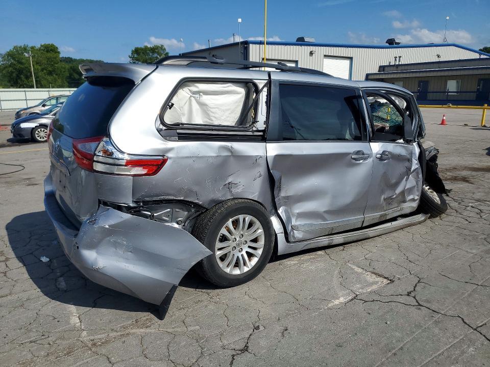 2015 Toyota Sienna xle 8-passenger