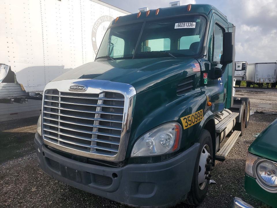 2016 Freightliner Cascadia 113 Semi Truck