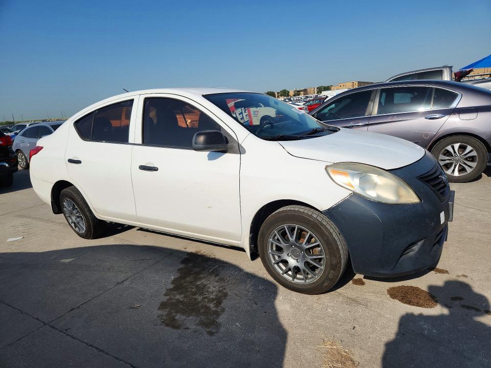 2013 Nissan Versa 1.6 s