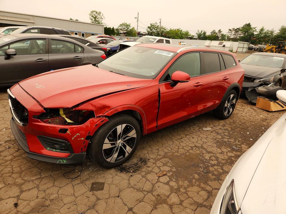 2020 Volvo V60 Cross Country T5 Momentum