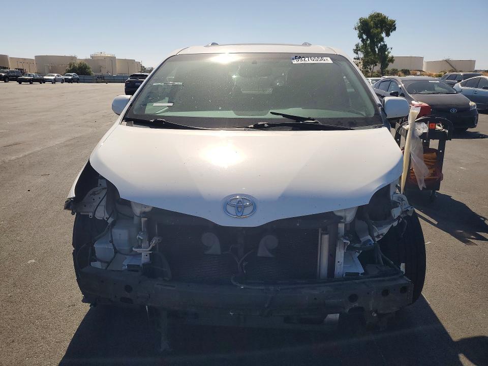 2015 Toyota Sienna Sport