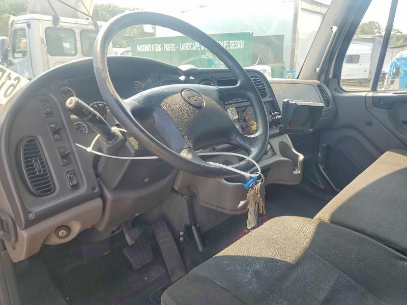 2014 Freightliner Business Class M2 BOX Truck