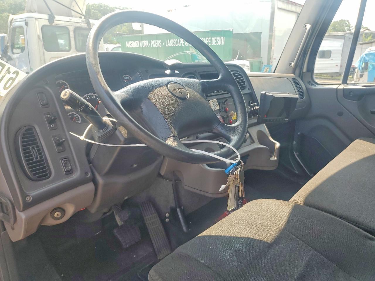 2014 Freightliner Business Class M2 BOX Truck