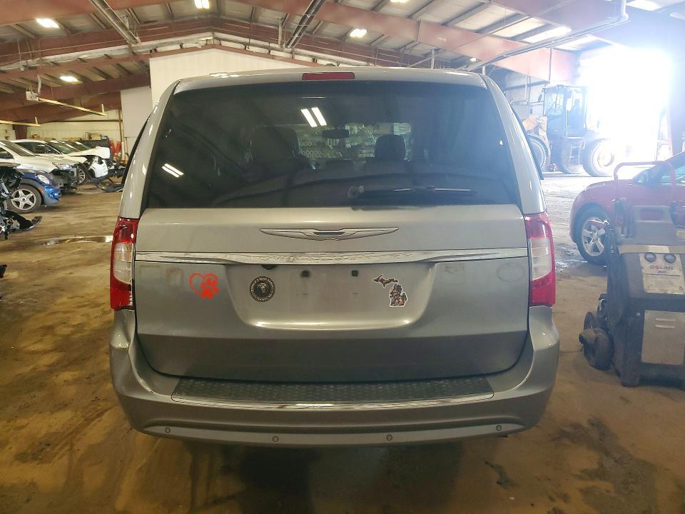 2013 Chrysler Town & Country Touring l