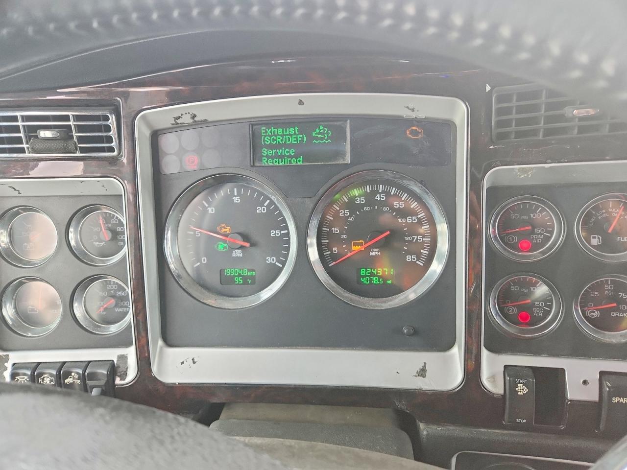 2013 Kenworth Constructi-Semi Truck