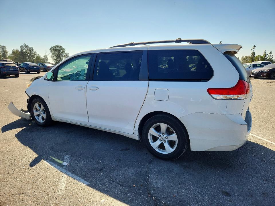 2011 Toyota Sienna le