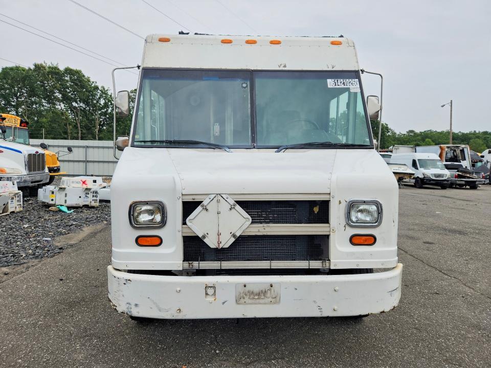 2001 Freightliner MT45 Chassis Delivery Truck