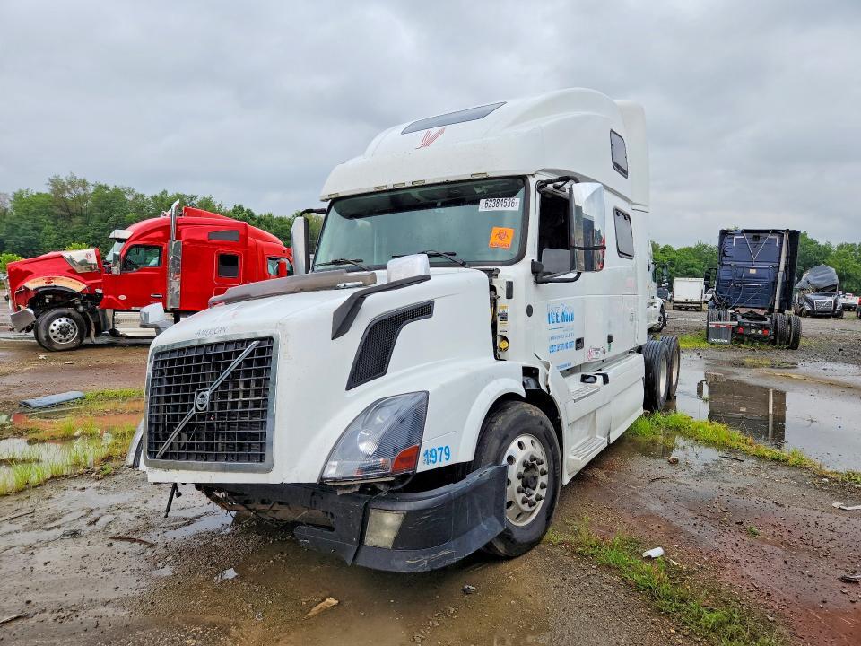 2012 Volvo VNL Semi Truck