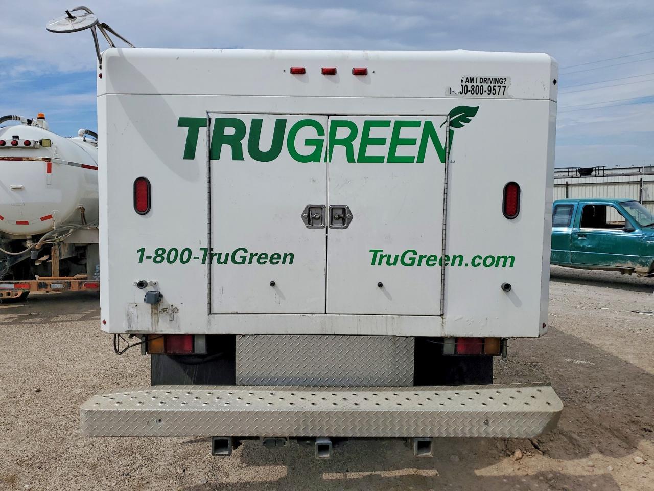 2014 Isuzu NPR HD BOX Truck