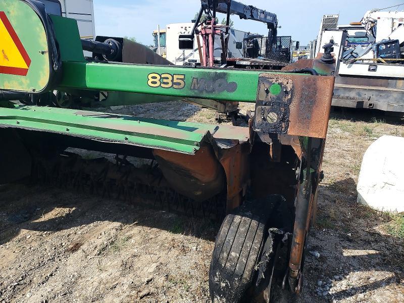 2010 John Deere 835 Windrower
