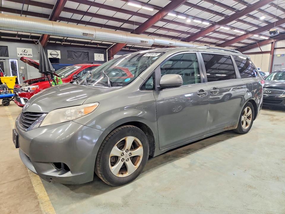 2011 Toyota Sienna le