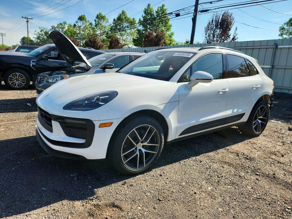 2025 Porsche Macan Base