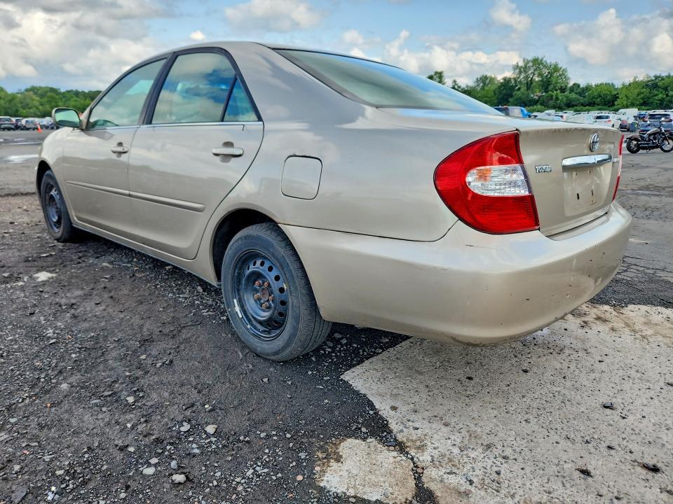 2004 Toyota Camry le
