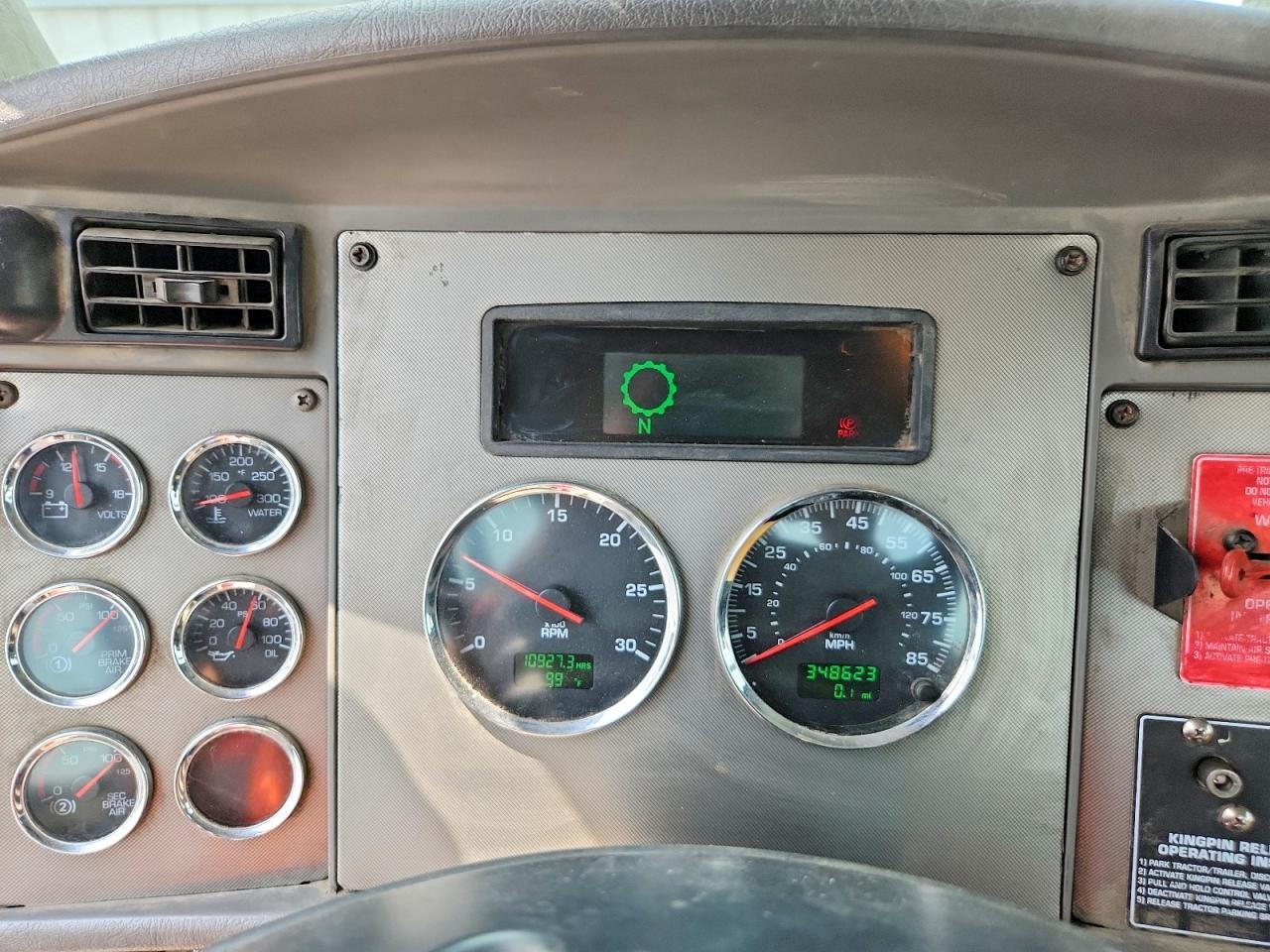 2015 Kenworth T370 Semi Truck