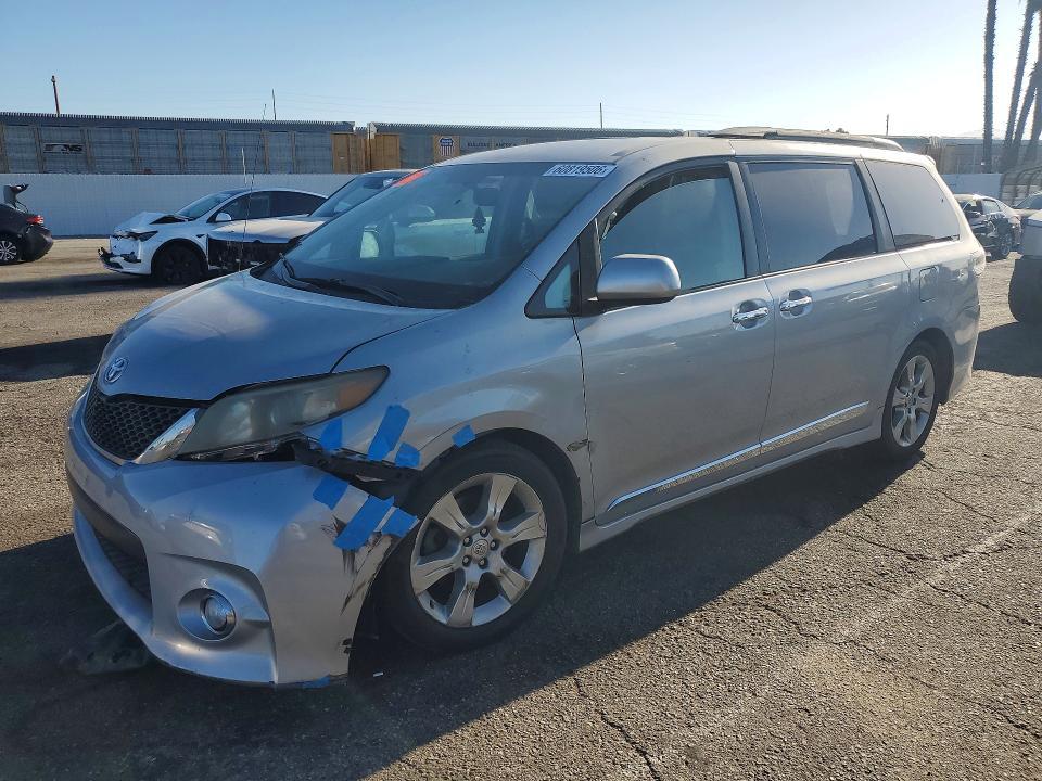 2013 Toyota Sienna Sport