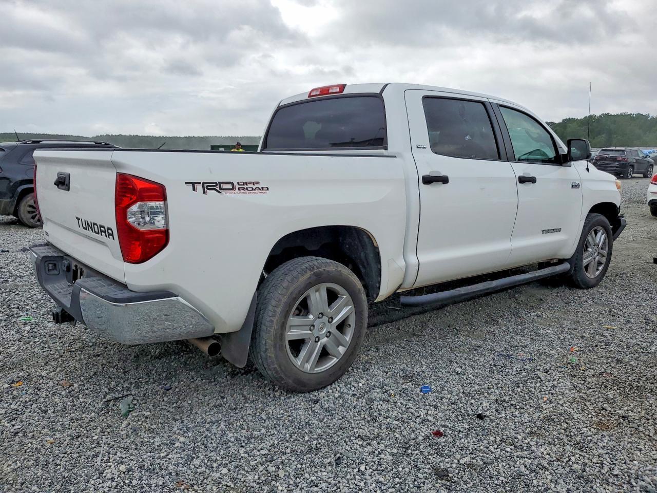 2015 Toyota Tundra Crewmax SR5