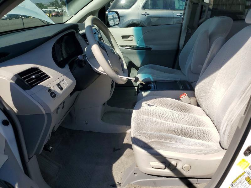 2011 Toyota Sienna le