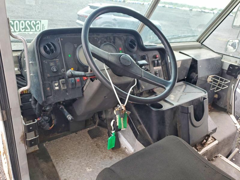 2004 Freightliner MT45 Chassis Delivery Truck