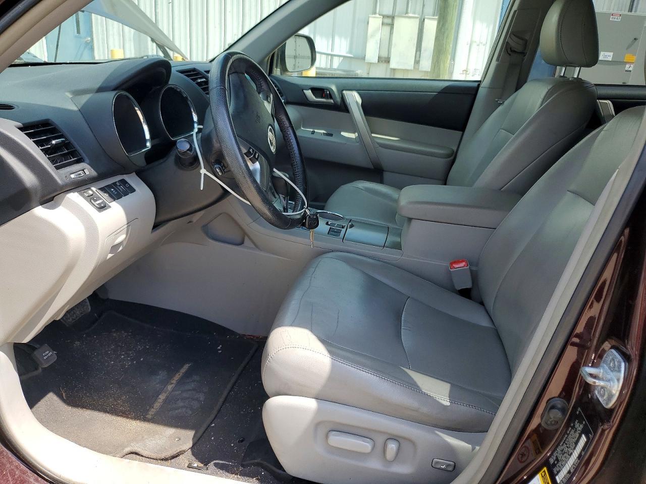 2012 Toyota Highlander se