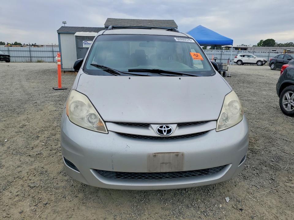 2010 Toyota Sienna ce 8-passenger