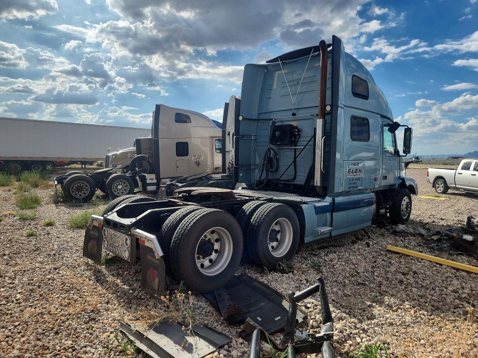2015 Volvo VNL Semi Truck