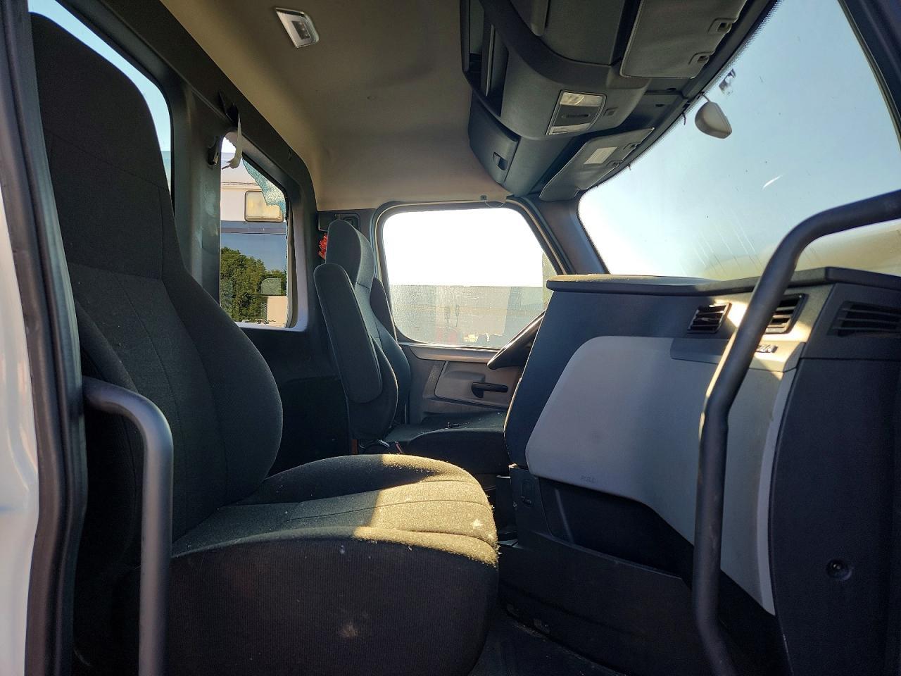 2020 Freightliner Cascadia 1-Semi Truck