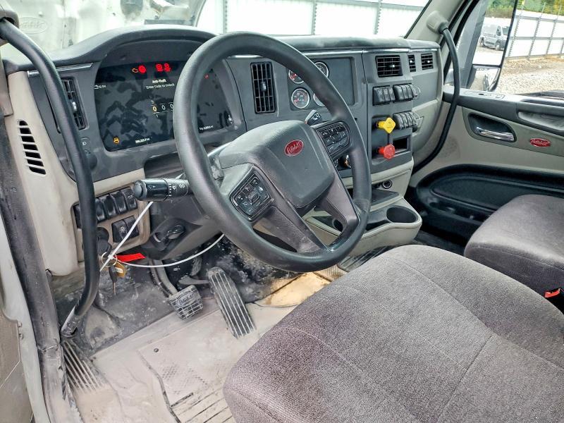 2022 Peterbilt 579 Semi Truck