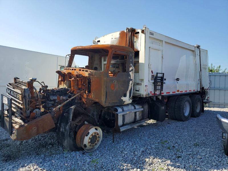 2018 Mack GU800 Refuse Truck
