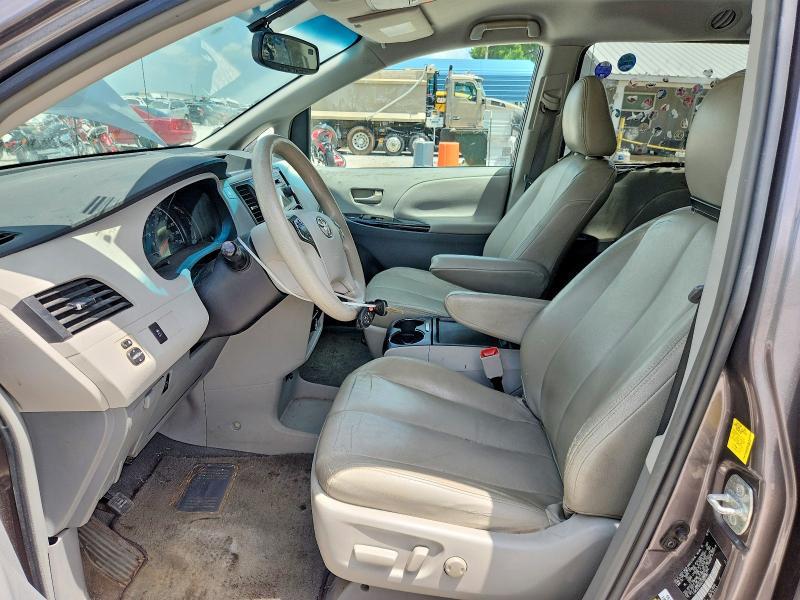 2011 Toyota Sienna le