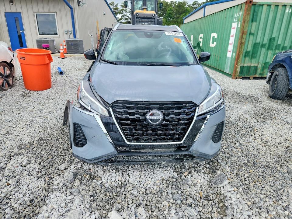 2024 Nissan Kicks sv
