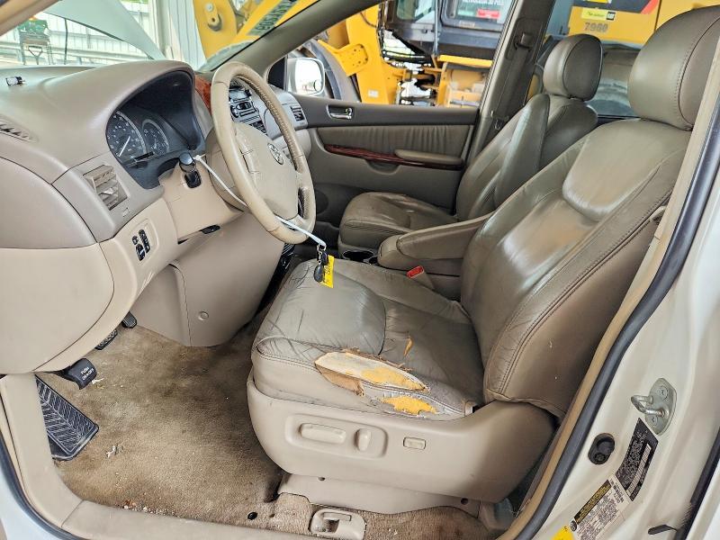 2005 Toyota Sienna xle 7 Passenger