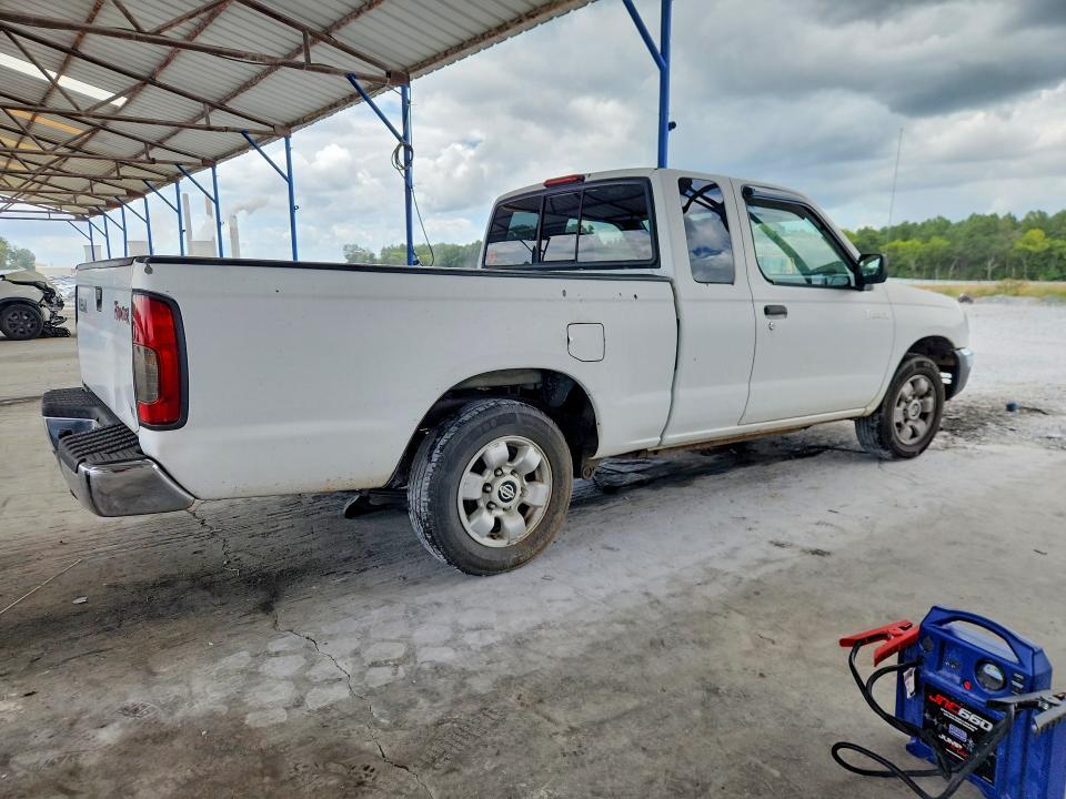 2000 Nissan Frontier xe