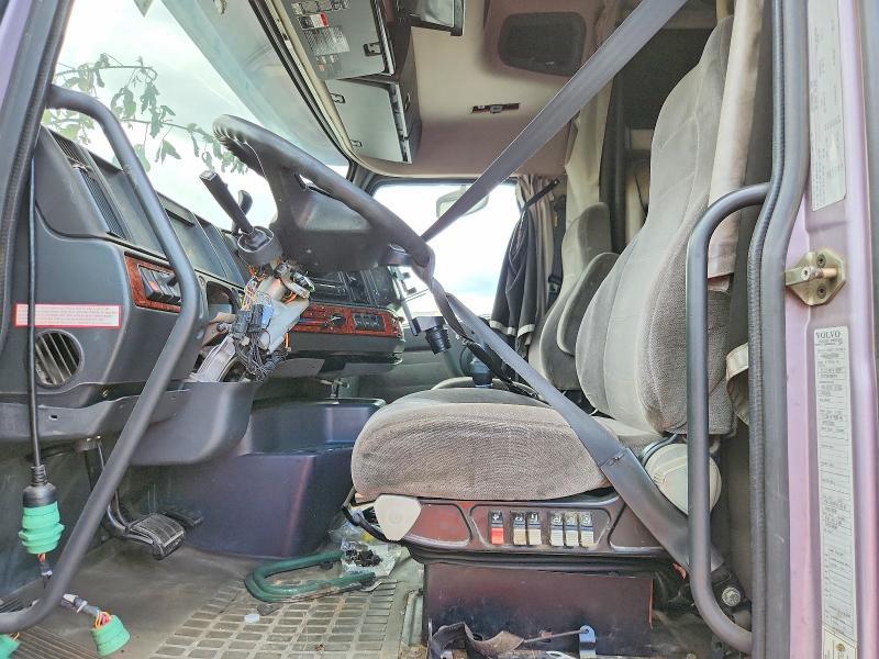 2003 Volvo VN VNL
