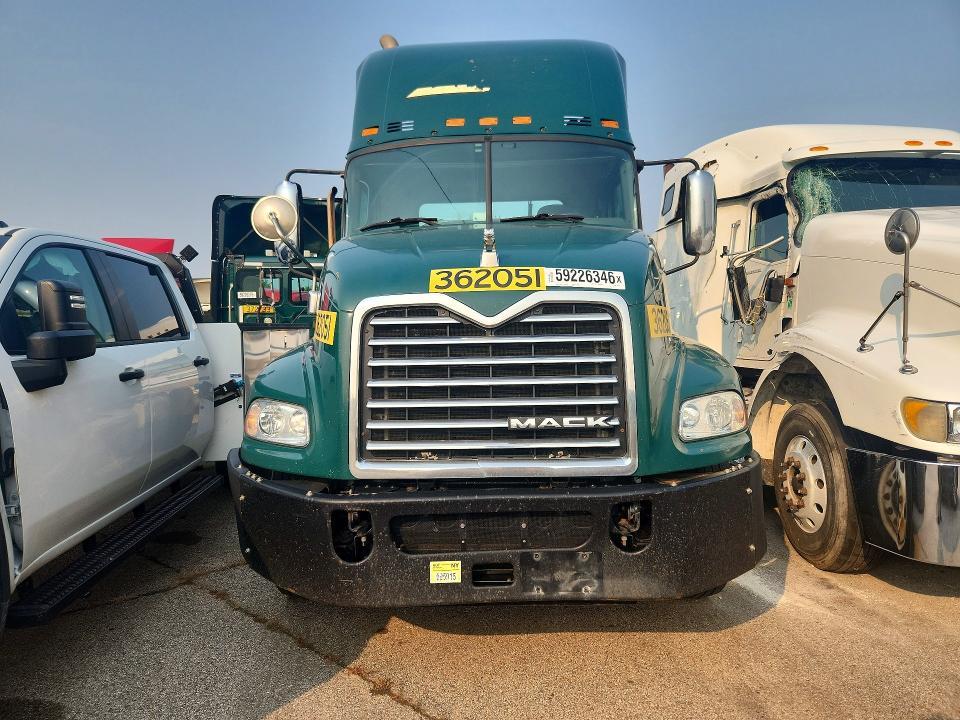 2017 Mack Cxu612 Semi Truck