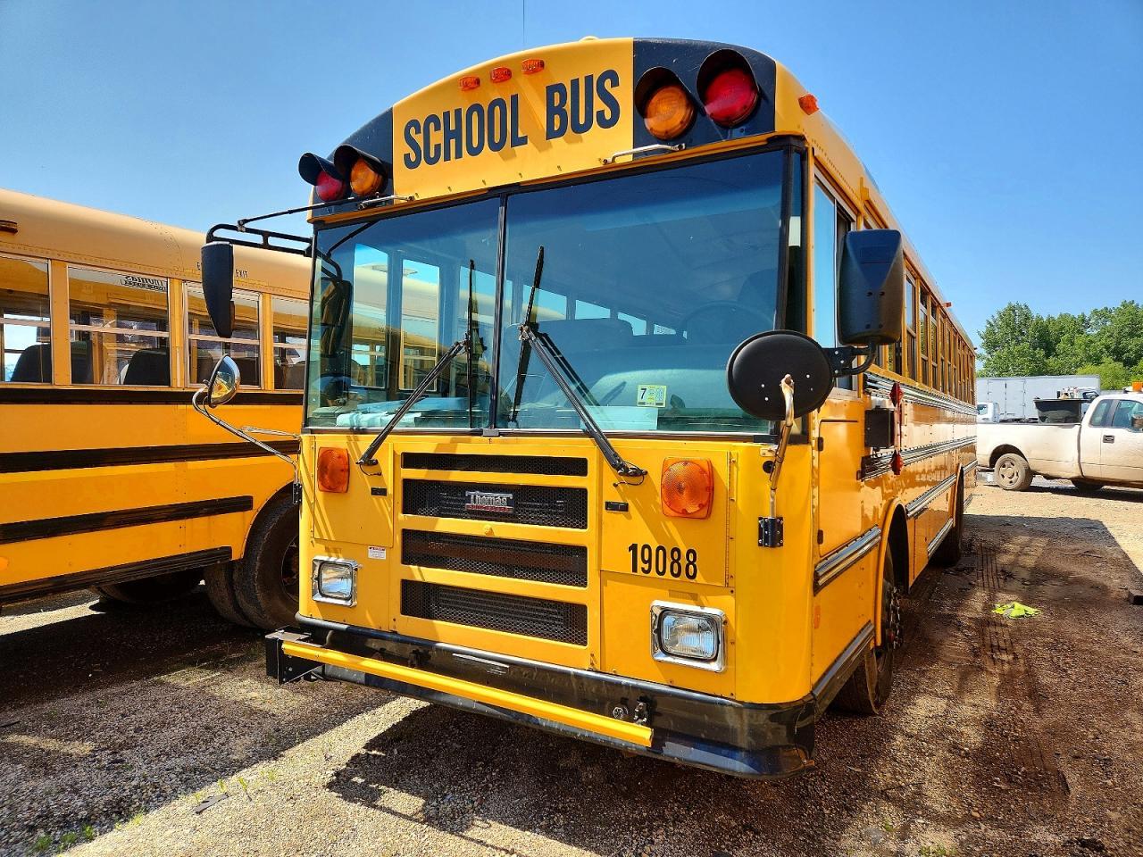 2011 Thomas SAF-T-LINER HDX-School Bus