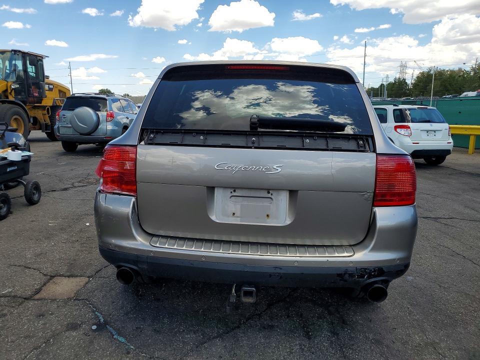 2004 Porsche Cayenne s