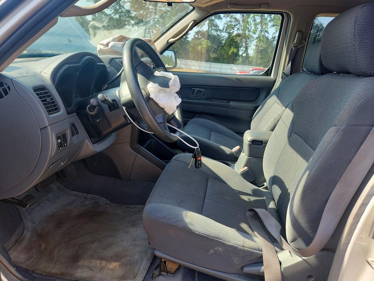 2004 Nissan Frontier Standard