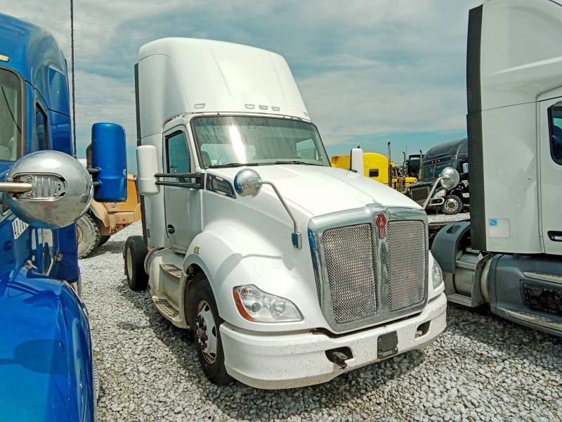2015 Kenworth T680 Semi Truck