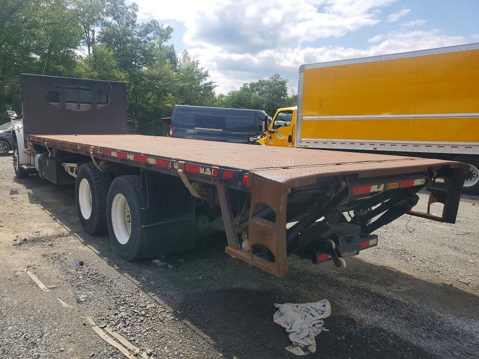 2015 Freightliner Business Class M2 Flatbed Truck