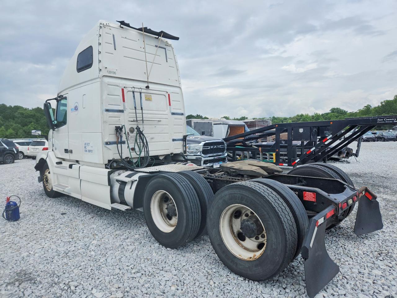 2016 Volvo VNL Semi Truck