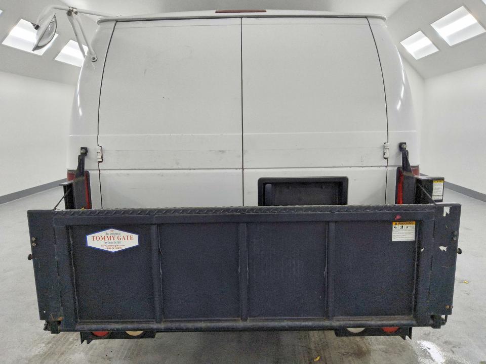 2004 Ford Econoline E250 van
