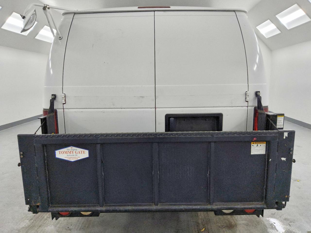 2004 Ford Econoline E250 van