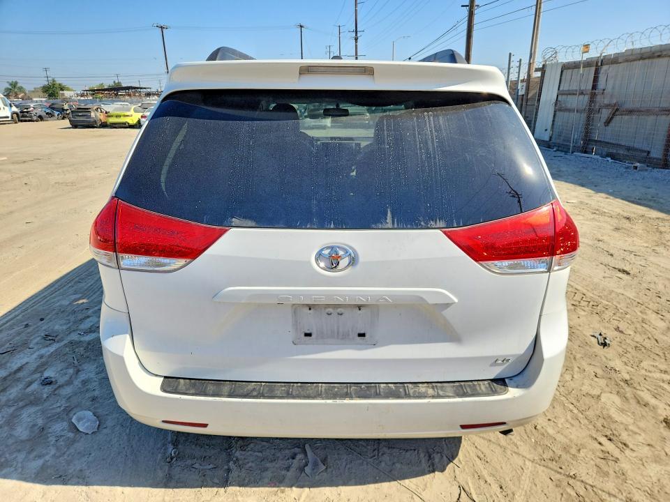 2011 Toyota Sienna le