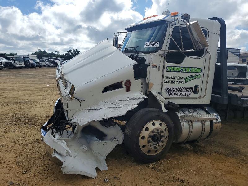 2013 Kenworth Constructi-Rollback TOW Truck