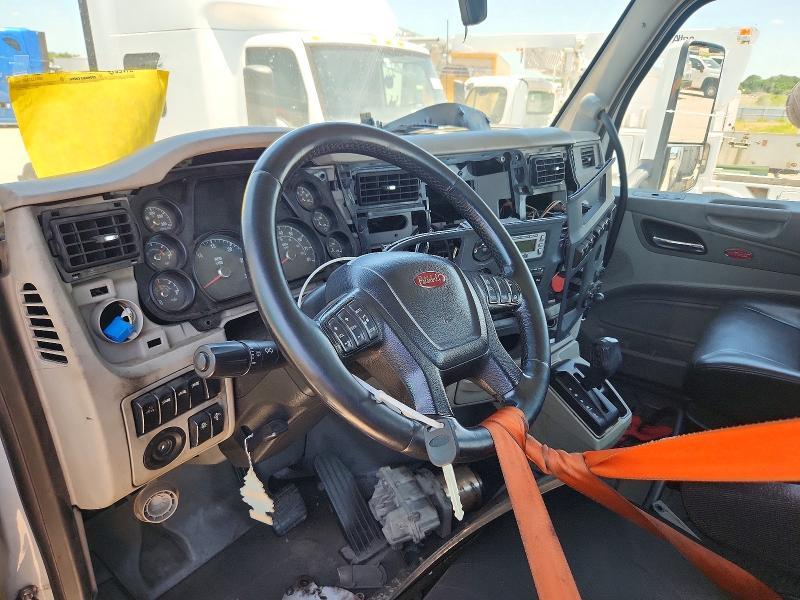2018 Peterbilt 579 Semi Truck