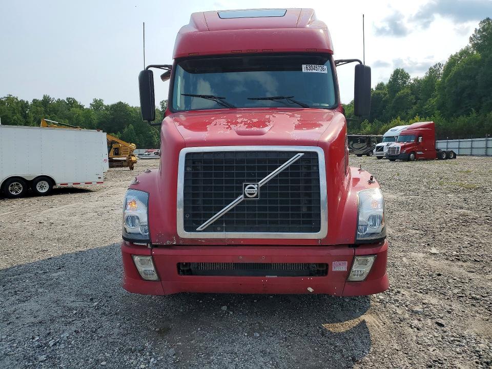 2007 Volvo VNL Semi Truck