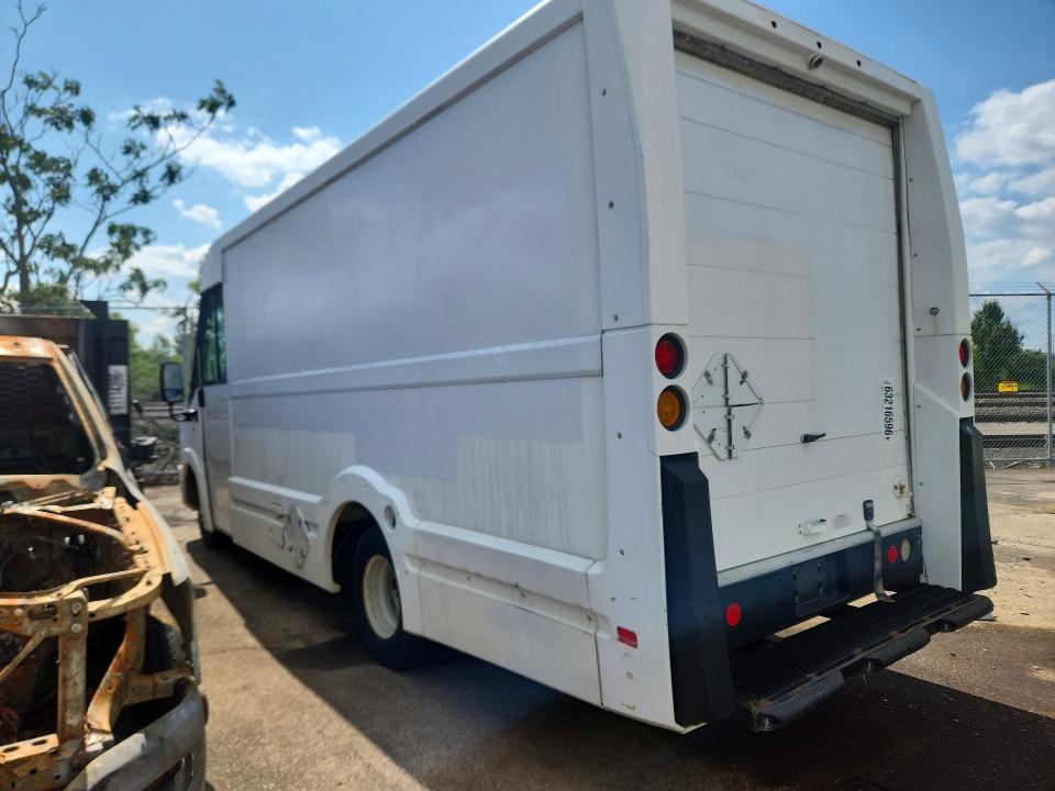 2013 Isuzu Npr Hd-delivery van