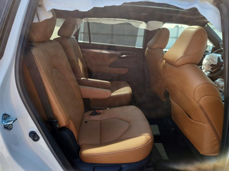 2025 Toyota Highlander Platinum