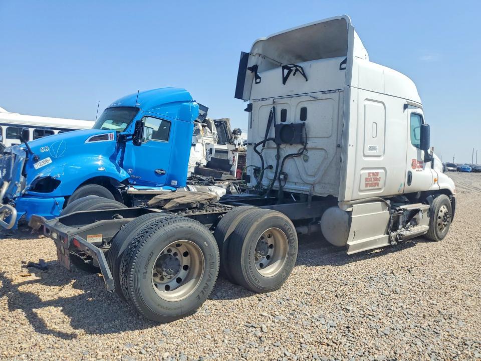 2013 Freightliner Cascadia Semi Truck