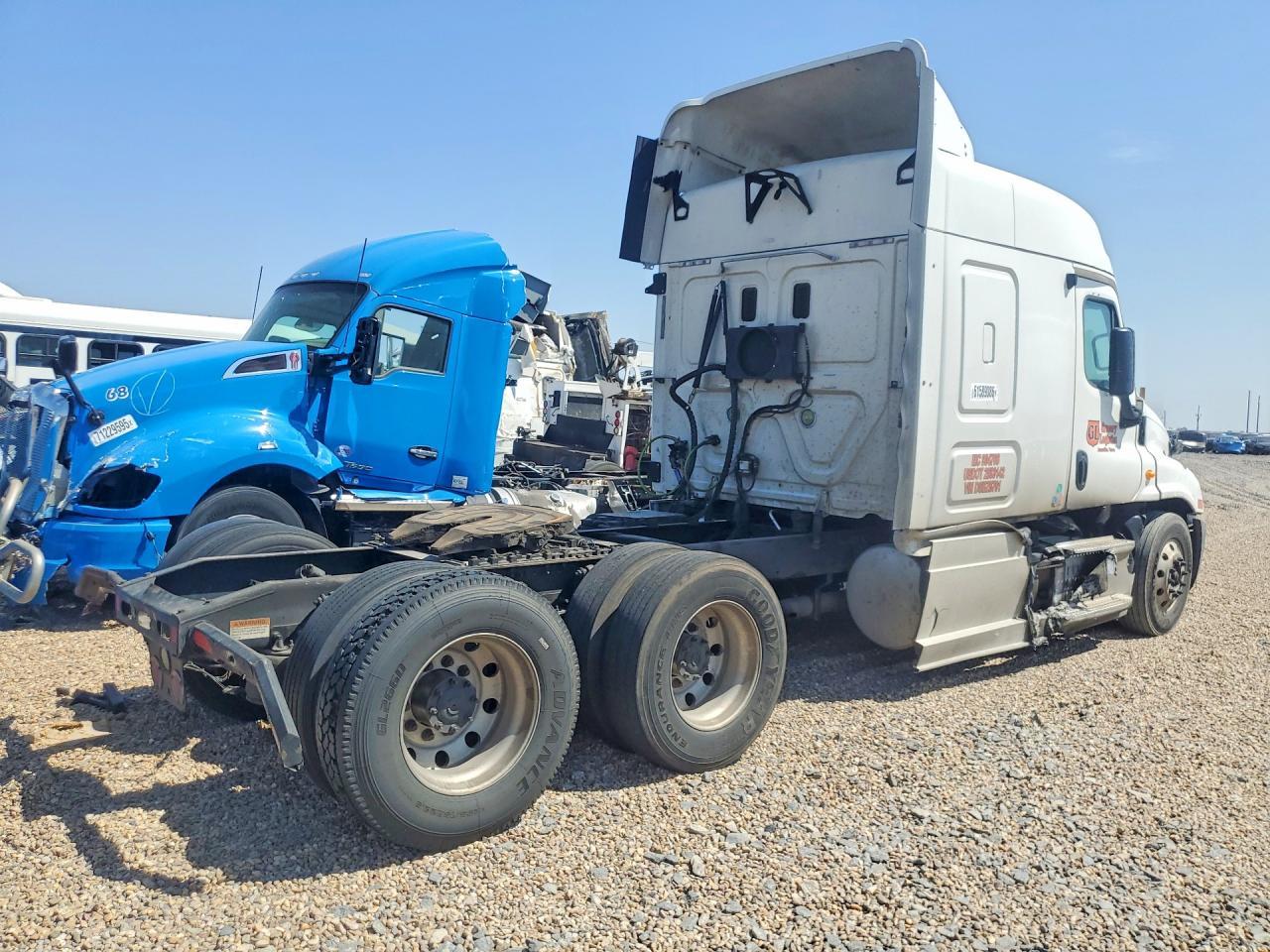 2013 Freightliner Cascadia Semi Truck